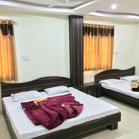 Hotel Vrandavan Palace Near Mahakal Temple Ujjain Eksteriør billede