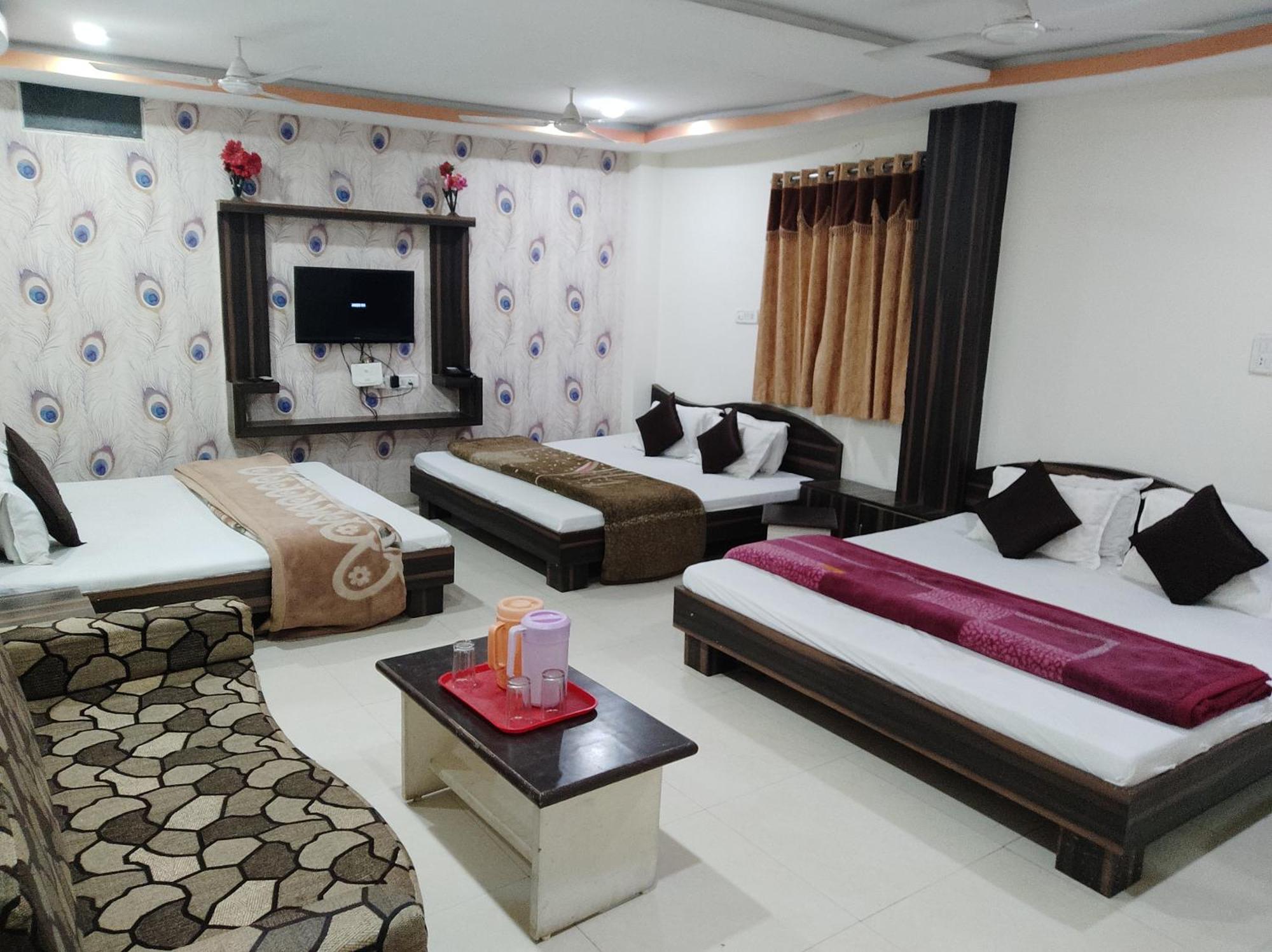 Hotel Vrandavan Palace Near Mahakal Temple Ujjain Eksteriør billede