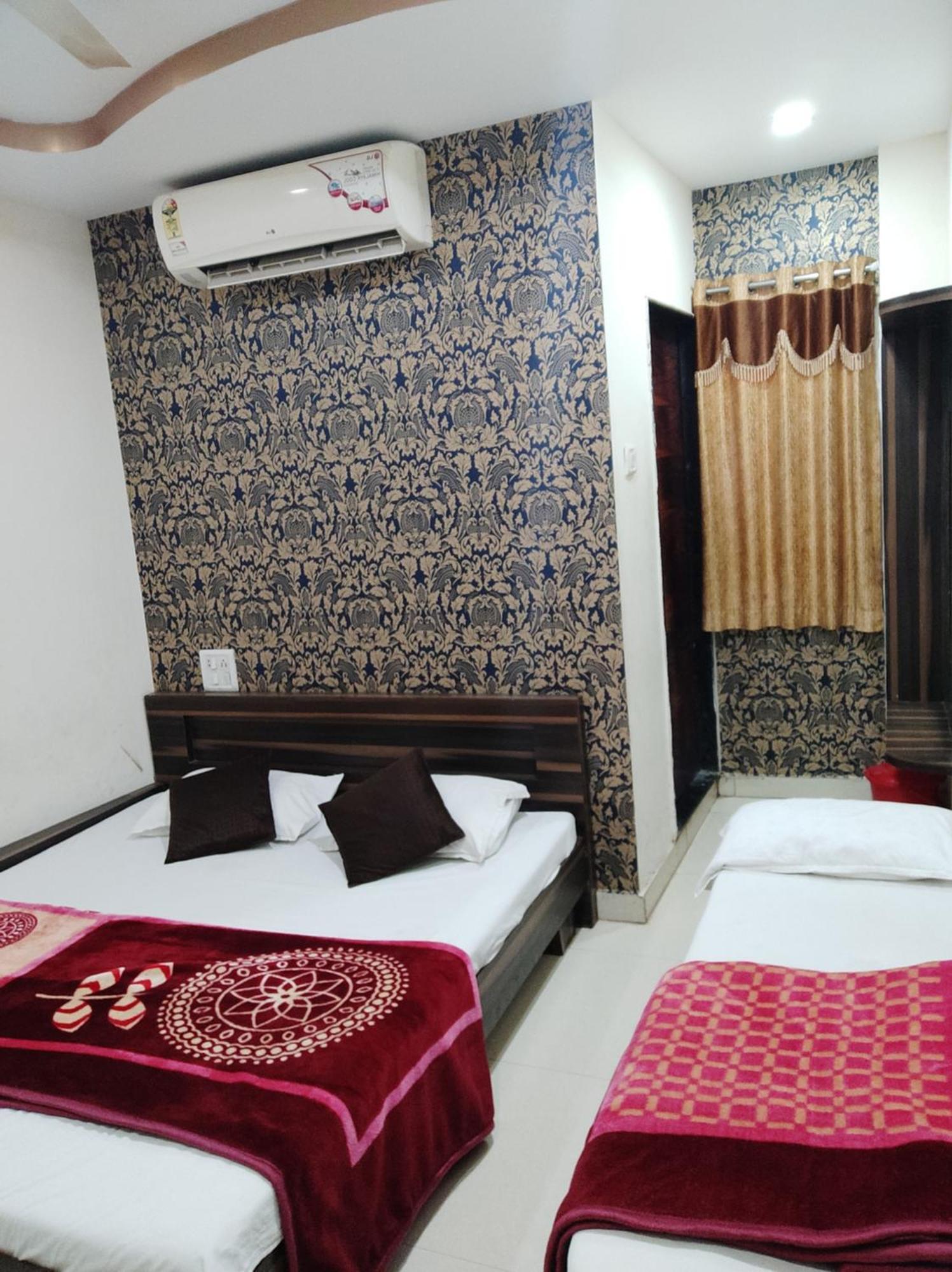 Hotel Vrandavan Palace Near Mahakal Temple Ujjain Eksteriør billede