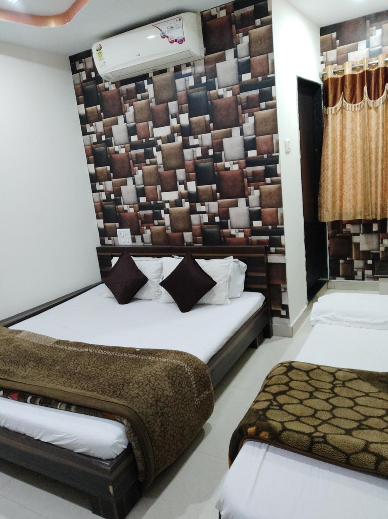 Hotel Vrandavan Palace Near Mahakal Temple Ujjain Eksteriør billede