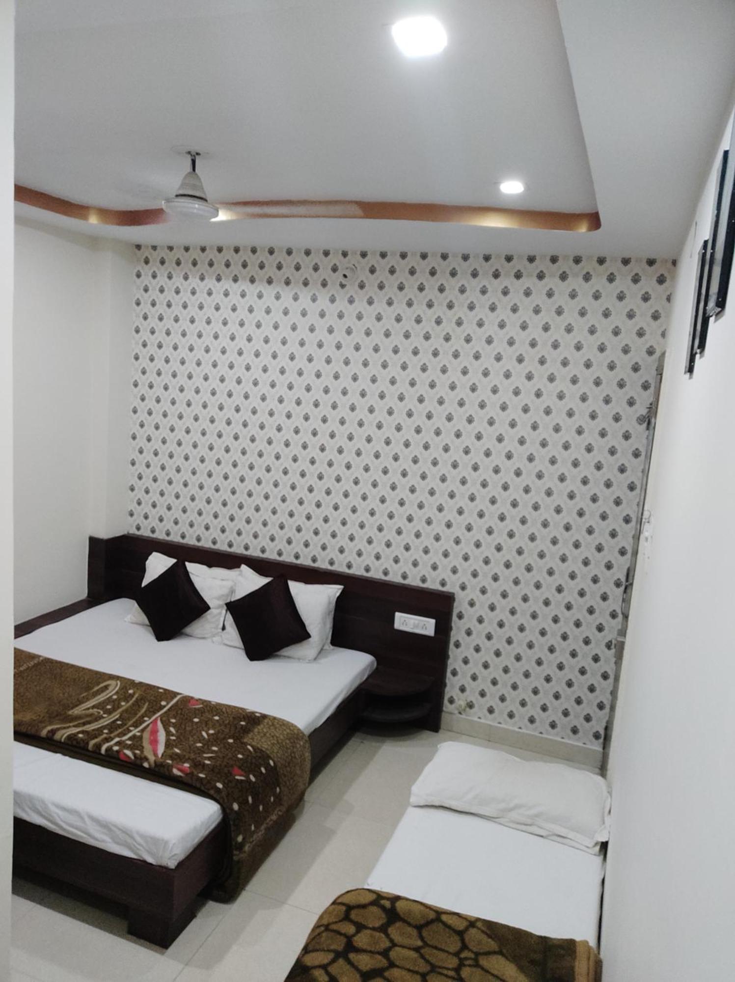 Hotel Vrandavan Palace Near Mahakal Temple Ujjain Eksteriør billede