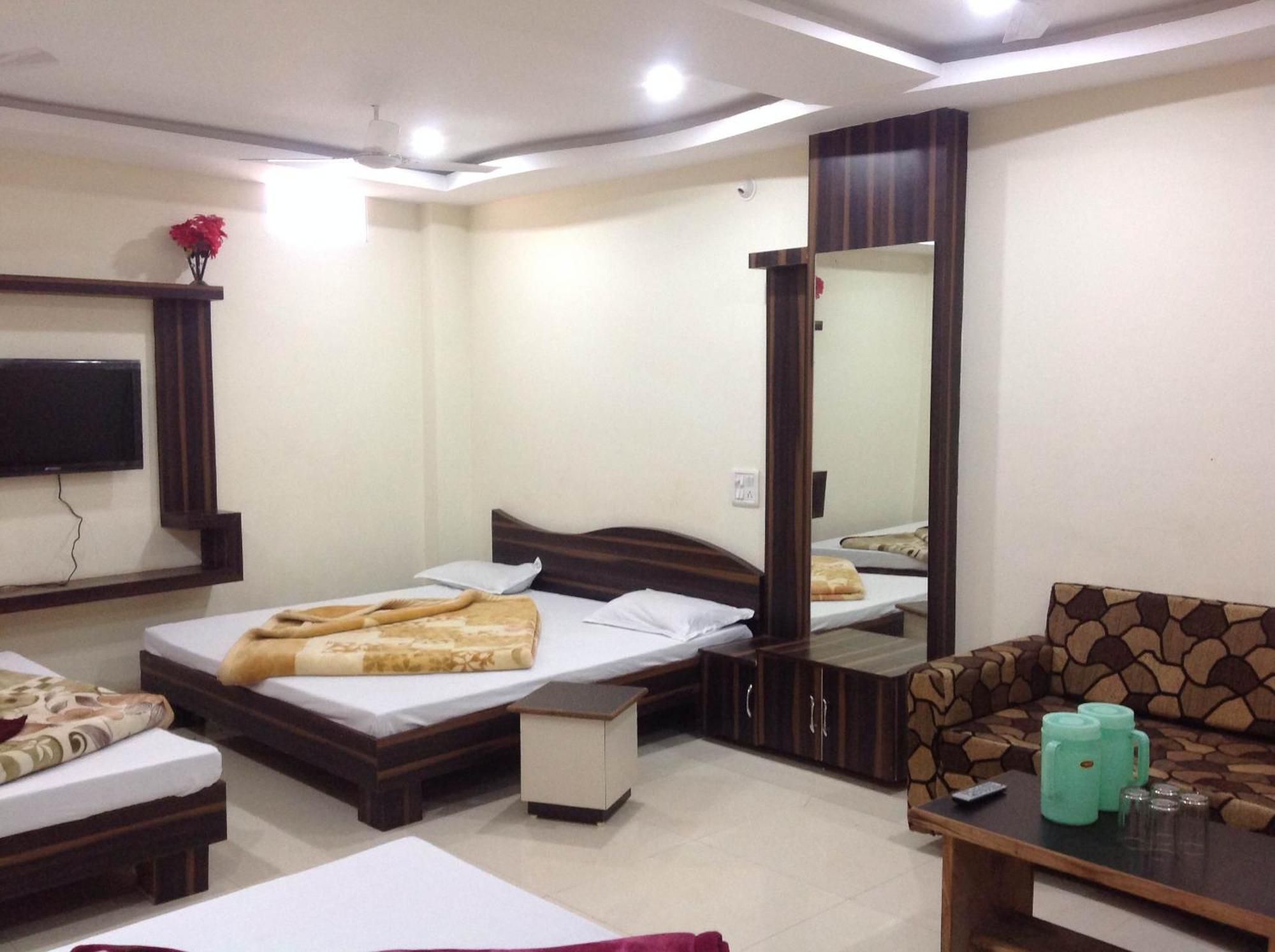 Hotel Vrandavan Palace Near Mahakal Temple Ujjain Eksteriør billede