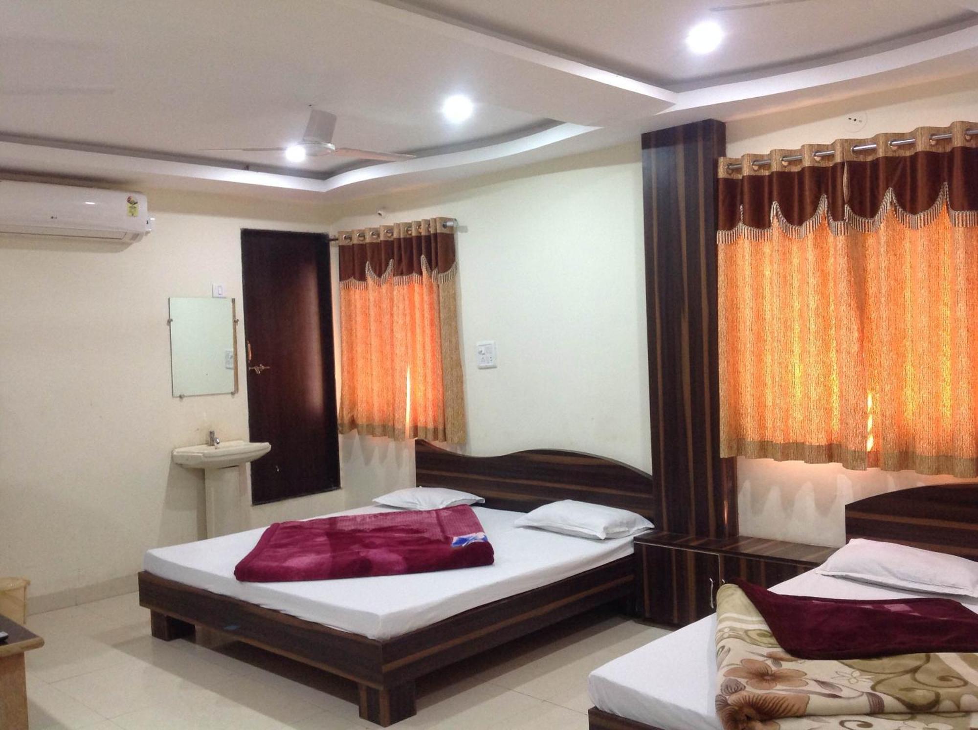 Hotel Vrandavan Palace Near Mahakal Temple Ujjain Eksteriør billede