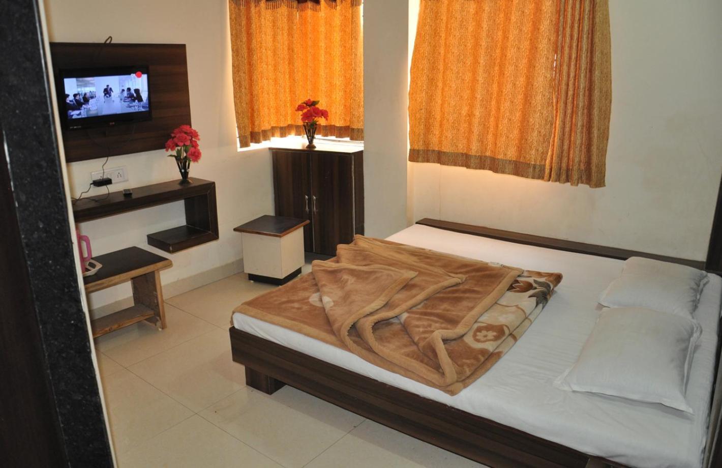 Hotel Vrandavan Palace Near Mahakal Temple Ujjain Eksteriør billede