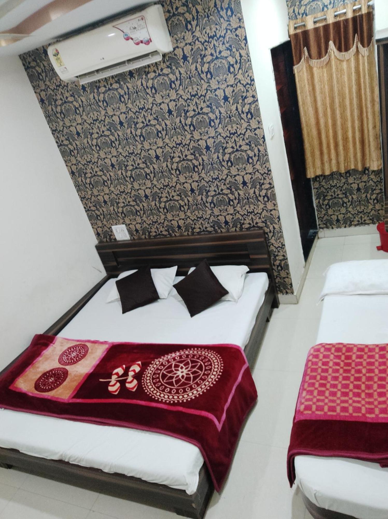 Hotel Vrandavan Palace Near Mahakal Temple Ujjain Eksteriør billede