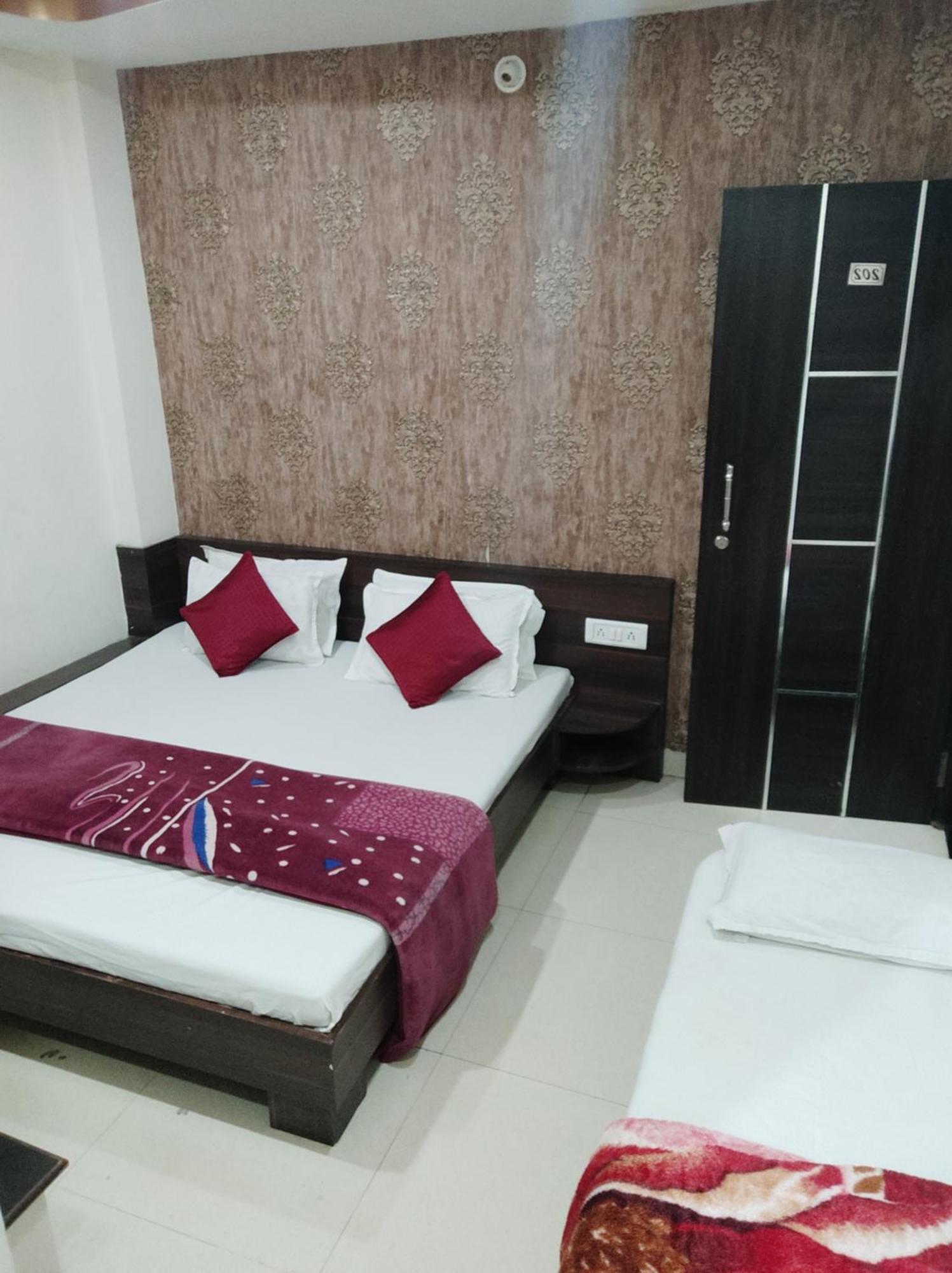 Hotel Vrandavan Palace Near Mahakal Temple Ujjain Eksteriør billede