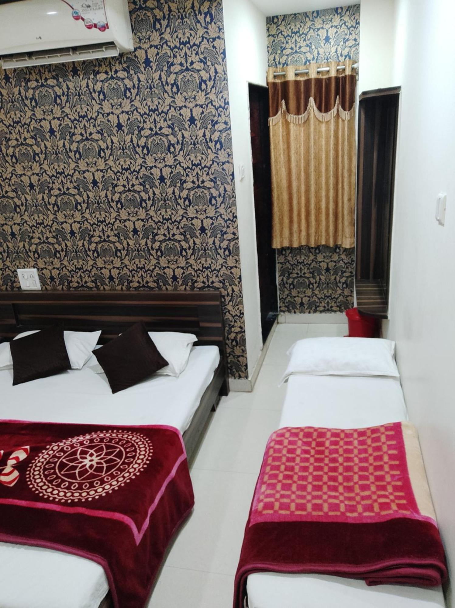 Hotel Vrandavan Palace Near Mahakal Temple Ujjain Eksteriør billede