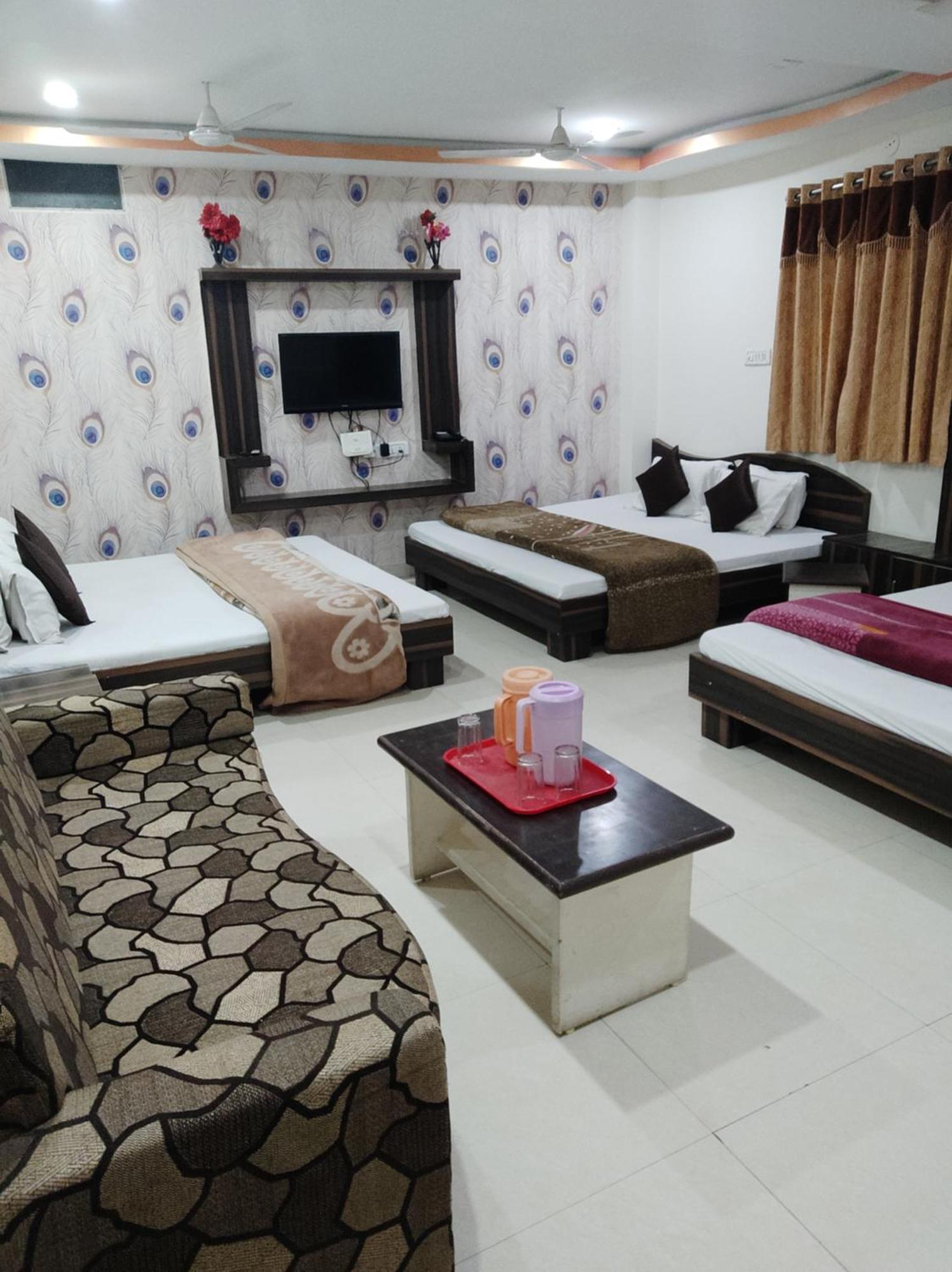 Hotel Vrandavan Palace Near Mahakal Temple Ujjain Eksteriør billede