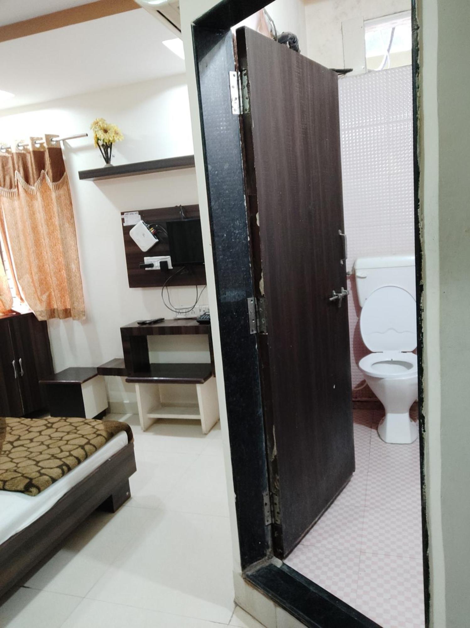 Hotel Vrandavan Palace Near Mahakal Temple Ujjain Eksteriør billede