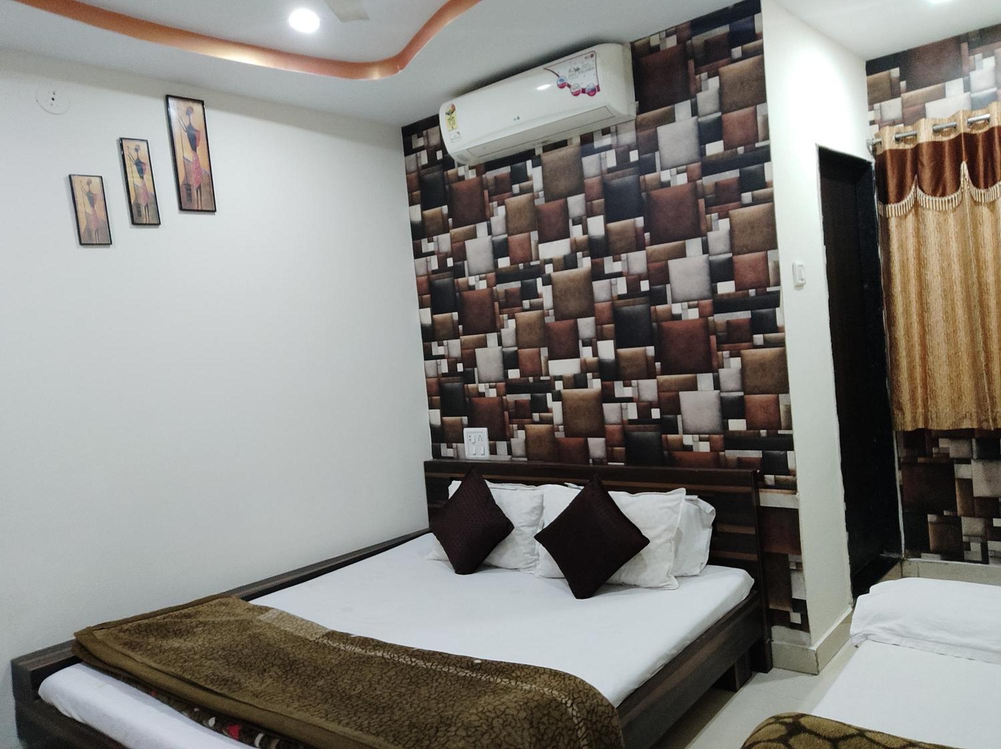 Hotel Vrandavan Palace Near Mahakal Temple Ujjain Eksteriør billede