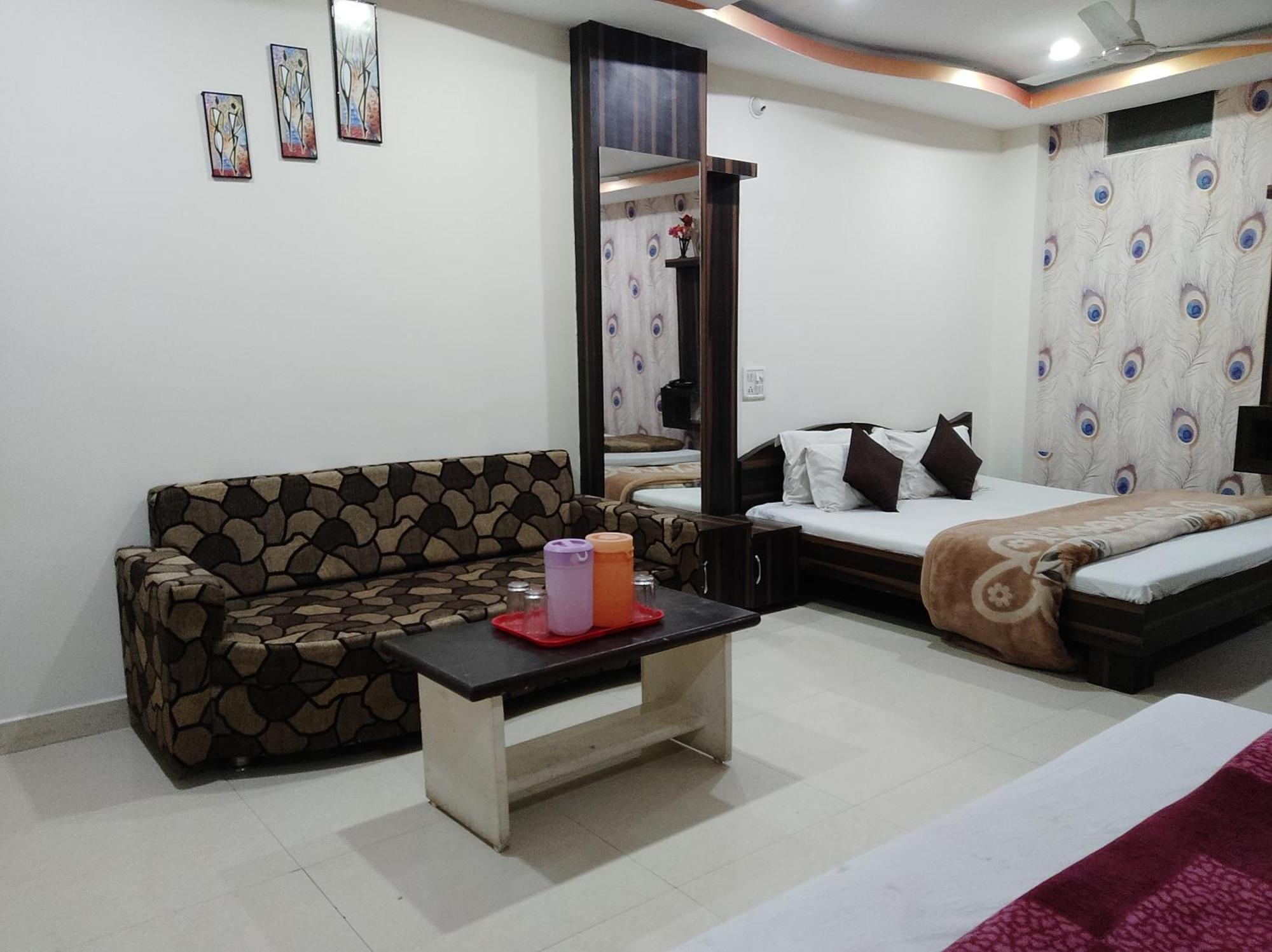 Hotel Vrandavan Palace Near Mahakal Temple Ujjain Eksteriør billede