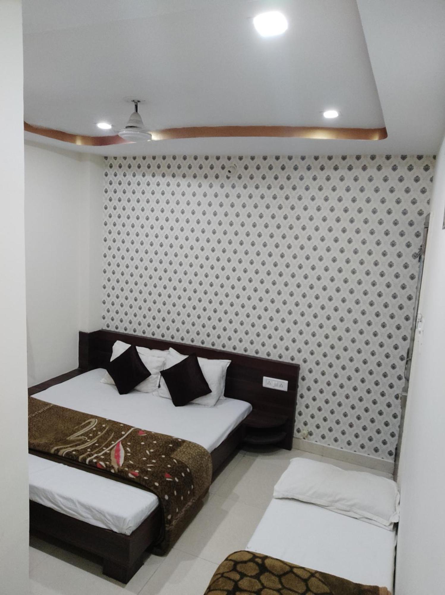 Hotel Vrandavan Palace Near Mahakal Temple Ujjain Eksteriør billede