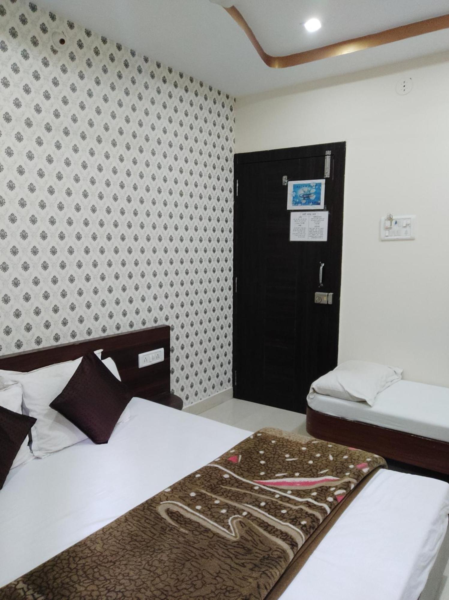 Hotel Vrandavan Palace Near Mahakal Temple Ujjain Eksteriør billede