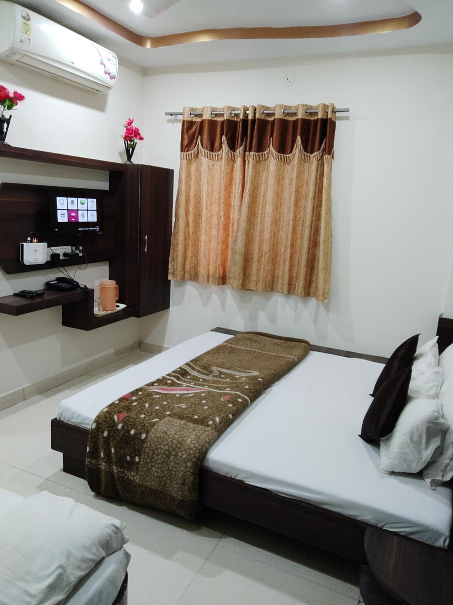 Hotel Vrandavan Palace Near Mahakal Temple Ujjain Eksteriør billede